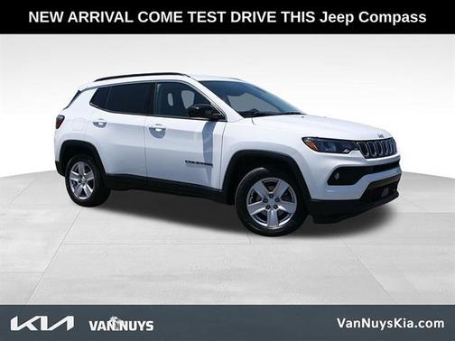 Bright White Clearcoat 2022 Jeep Compass Latitude