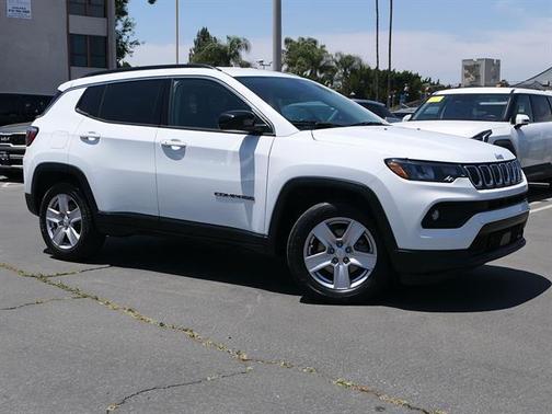 Bright White Clearcoat 2022 Jeep Compass Latitude