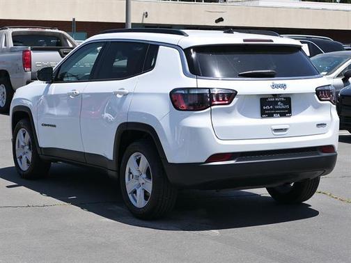 Bright White Clearcoat 2022 Jeep Compass Latitude