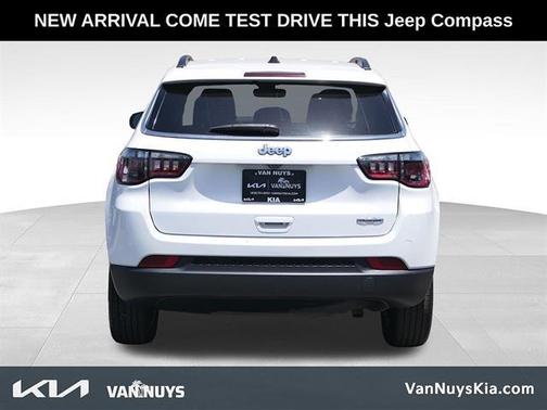 Bright White Clearcoat 2022 Jeep Compass Latitude