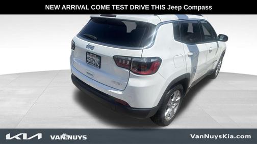 Bright White Clearcoat 2022 Jeep Compass Latitude
