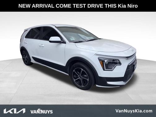 Snow White Pearl 2023 Kia Niro LX