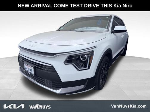 Snow White Pearl 2023 Kia Niro LX
