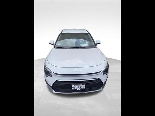 Snow White Pearl 2023 Kia Niro LX
