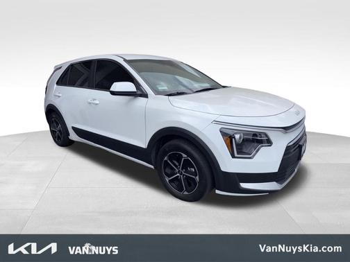 Snow White Pearl 2023 Kia Niro LX