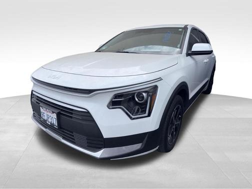 Snow White Pearl 2023 Kia Niro LX
