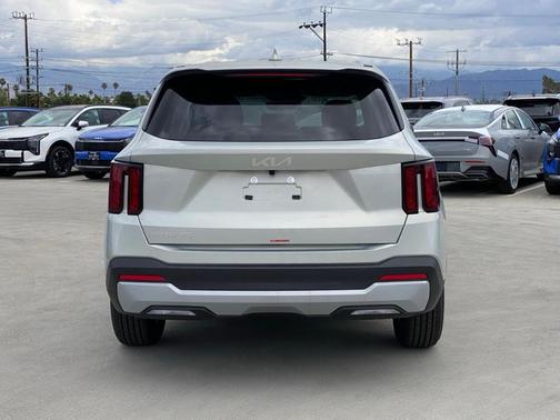 Ivory Silver 2026 Kia Sorento LX