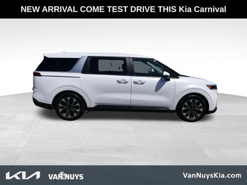 2024 Kia Carnival EX