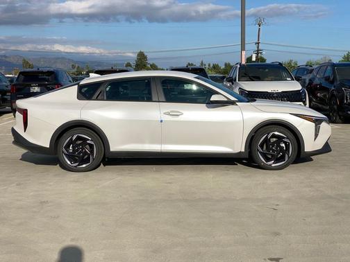 Snow White Pearl 2026 Kia K4 EX