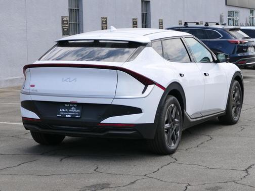 2025 Kia EV6 Light