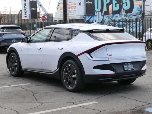 2025 Kia EV6 Light
