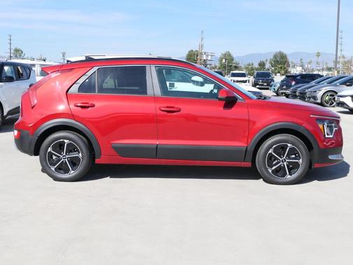 2025 Kia Niro LX