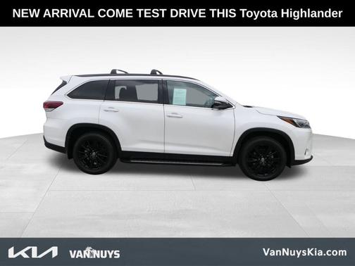 Blizzard Pearl 2019 Toyota Highlander SE
