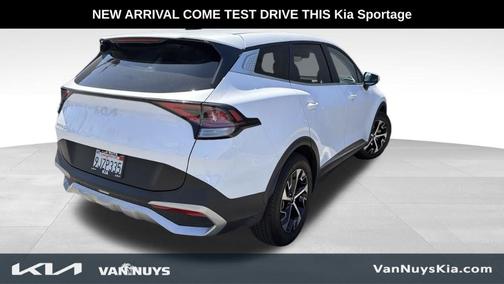 White Pearl 2024 Kia Sportage EX
