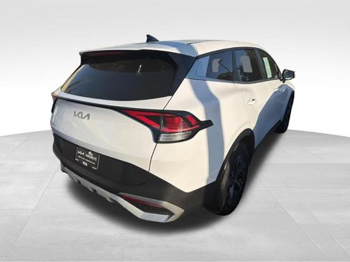 White Pearl 2024 Kia Sportage EX