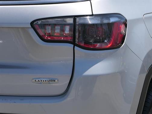 Silver Zynith 2024 Jeep Compass Latitude