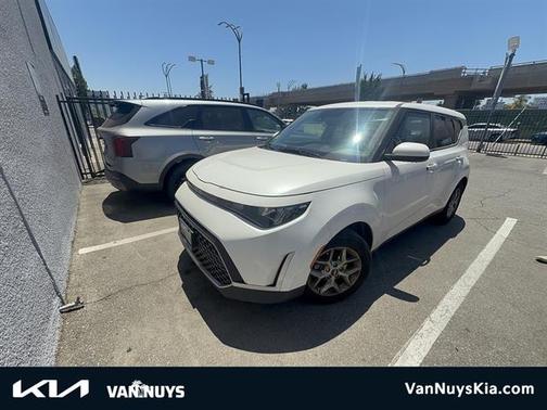 Snow White Pearl 2024 Kia Soul LX