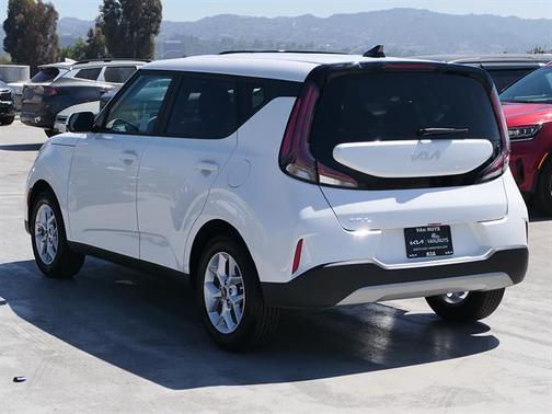 Snow White Pearl 2024 Kia Soul LX