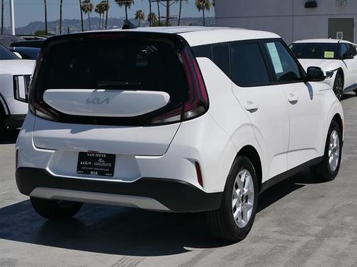 Snow White Pearl 2024 Kia Soul LX