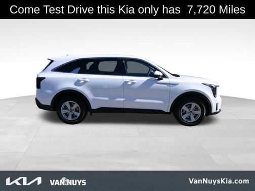 2025 Kia Sorento LX