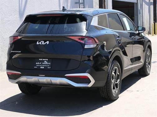Fusion Orange 2025 Kia Sportage LX