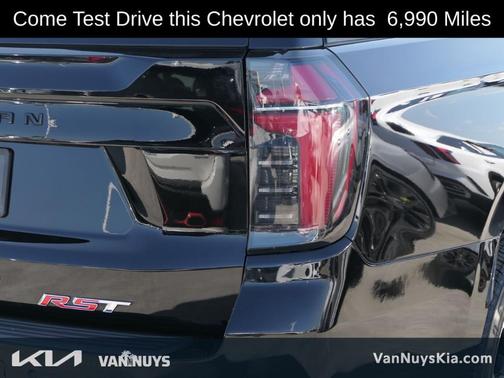 2025 Chevrolet Suburban RST