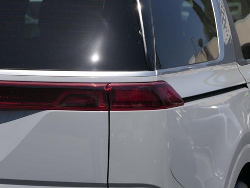 Ceramic White 2024 Kia Carnival EX