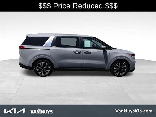 Ceramic Silver 2024 Kia Carnival EX