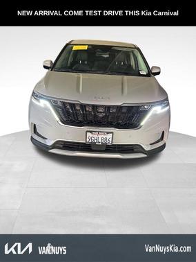 Ceramic Silver 2024 Kia Carnival EX