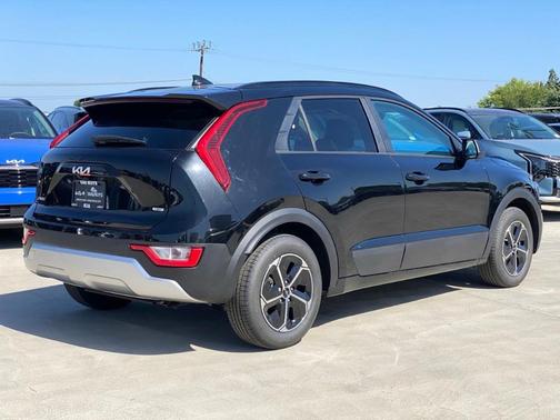 Aurora Black Pearl 2026 Kia Niro LX