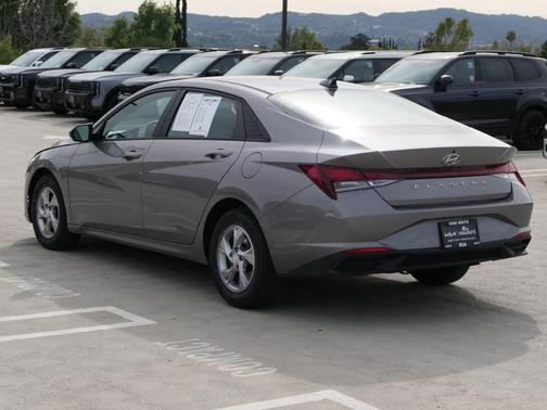 2023 Hyundai ELANTRA SE