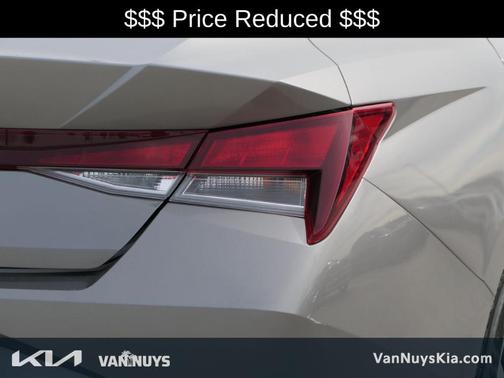 Metal 2023 Hyundai ELANTRA SE