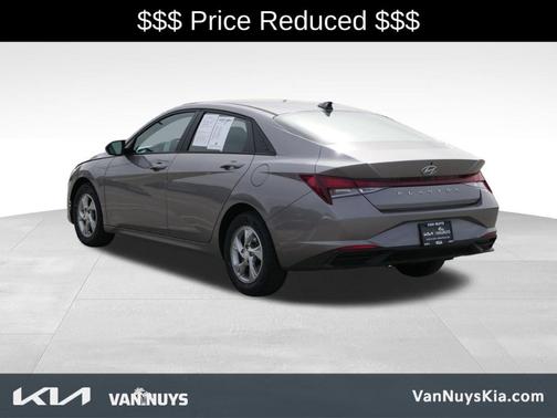 Metal 2023 Hyundai ELANTRA SE