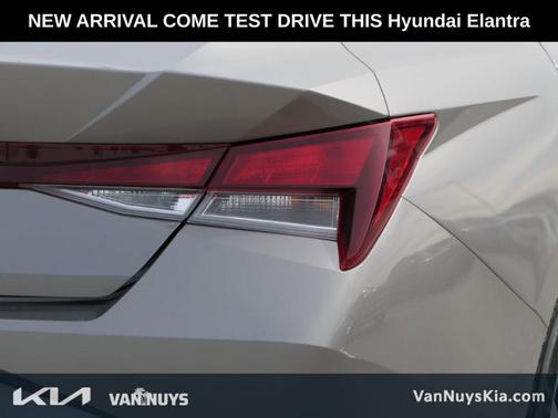 2023 Hyundai ELANTRA SE