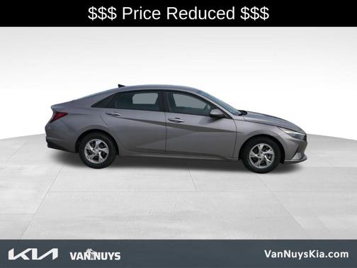 Metal 2023 Hyundai ELANTRA SE