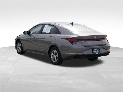 2023 Hyundai ELANTRA SE