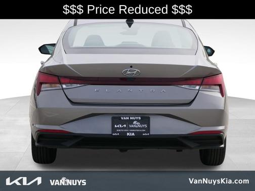 Metal 2023 Hyundai ELANTRA SE