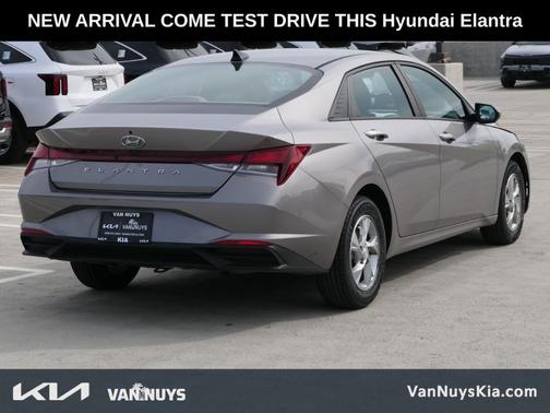 2023 Hyundai ELANTRA SE