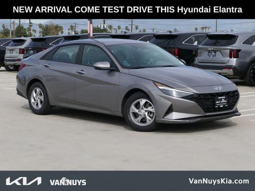 2023 Hyundai ELANTRA SE