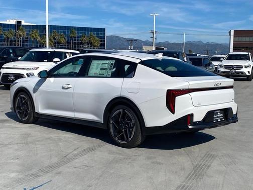 2025 Kia K4 GT-Line