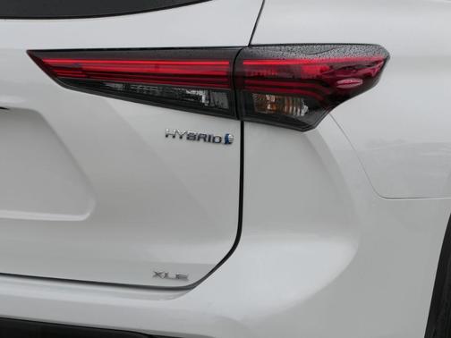 2022 Toyota Highlander Hybrid Bronze Edition