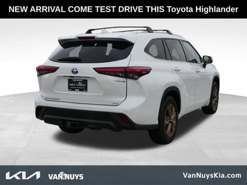 2022 Toyota Highlander Hybrid Bronze Edition