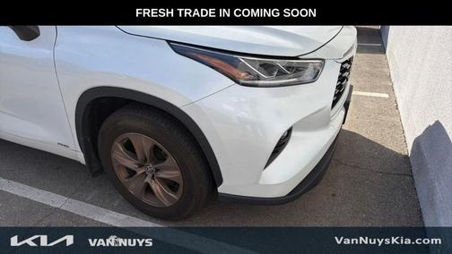 2022 Toyota Highlander Hybrid Bronze Edition