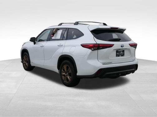 2022 Toyota Highlander Hybrid Bronze Edition