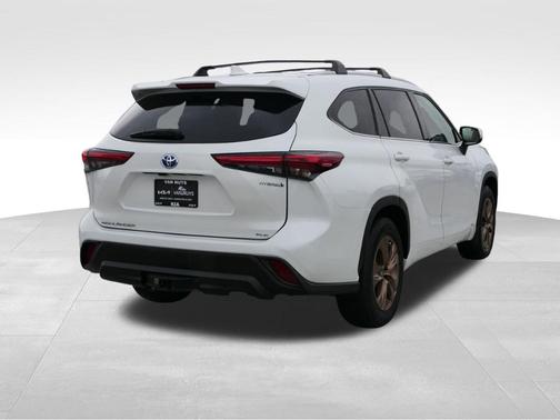 2022 Toyota Highlander Hybrid Bronze Edition