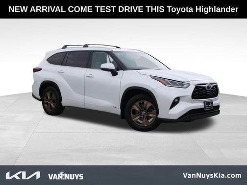 2022 Toyota Highlander Hybrid Bronze Edition