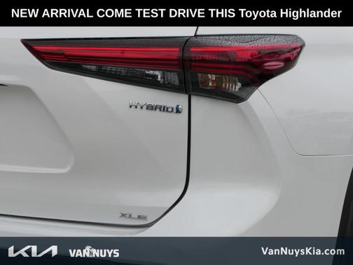 2022 Toyota Highlander Hybrid Bronze Edition