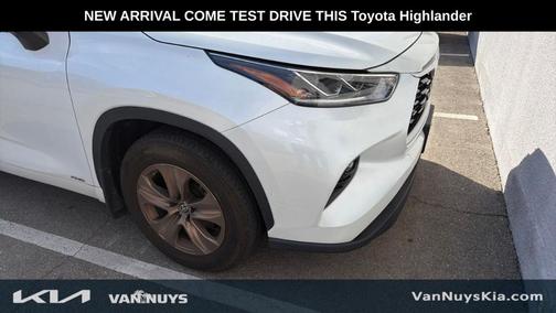 2022 Toyota Highlander Hybrid Bronze Edition