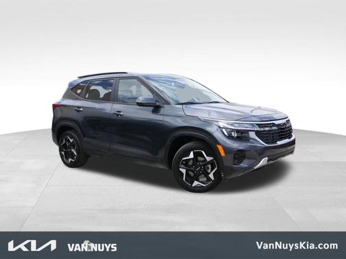 Gray 2025 Kia Seltos S