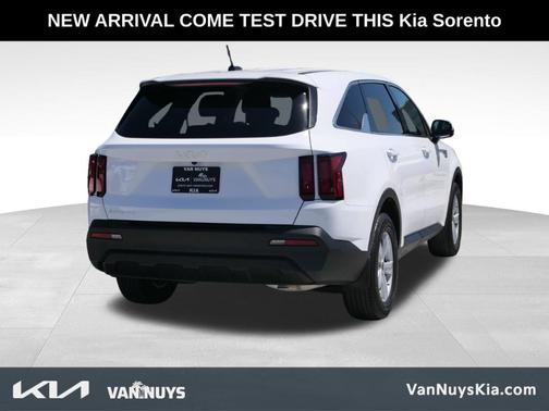 White Pearl 2023 Kia Sorento LX